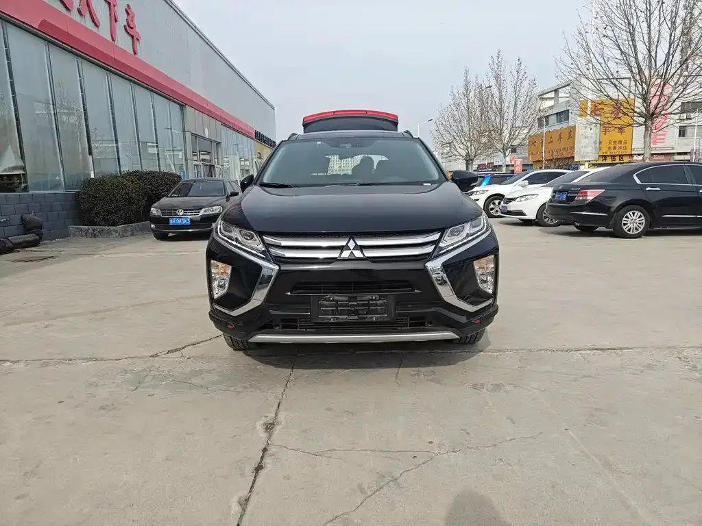 Mitsubishi Eclipse Cross — фото 1