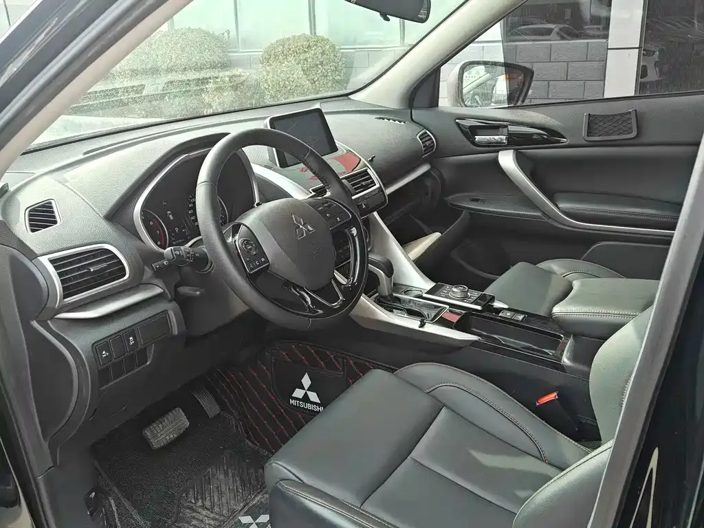 Mitsubishi Eclipse Cross — фото 7