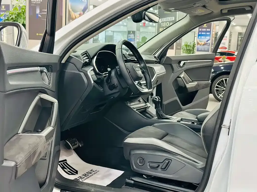 Audi Q3 2022 из CN, фото 10
