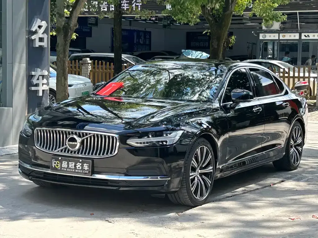 Volvo S90 — фото 1