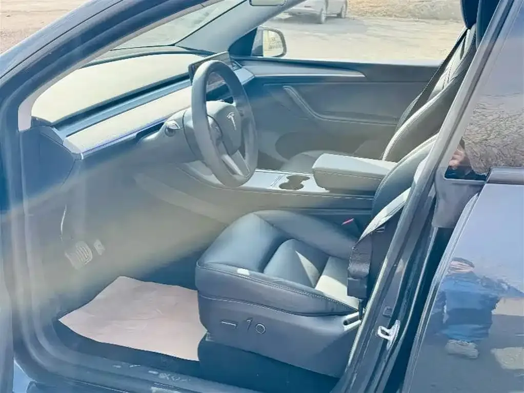 Tesla Model Y — фото 6