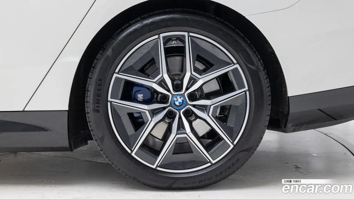 BMW i5 — фото 5