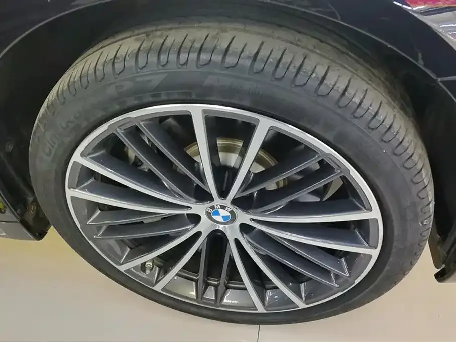 BMW 5 Series — фото 10