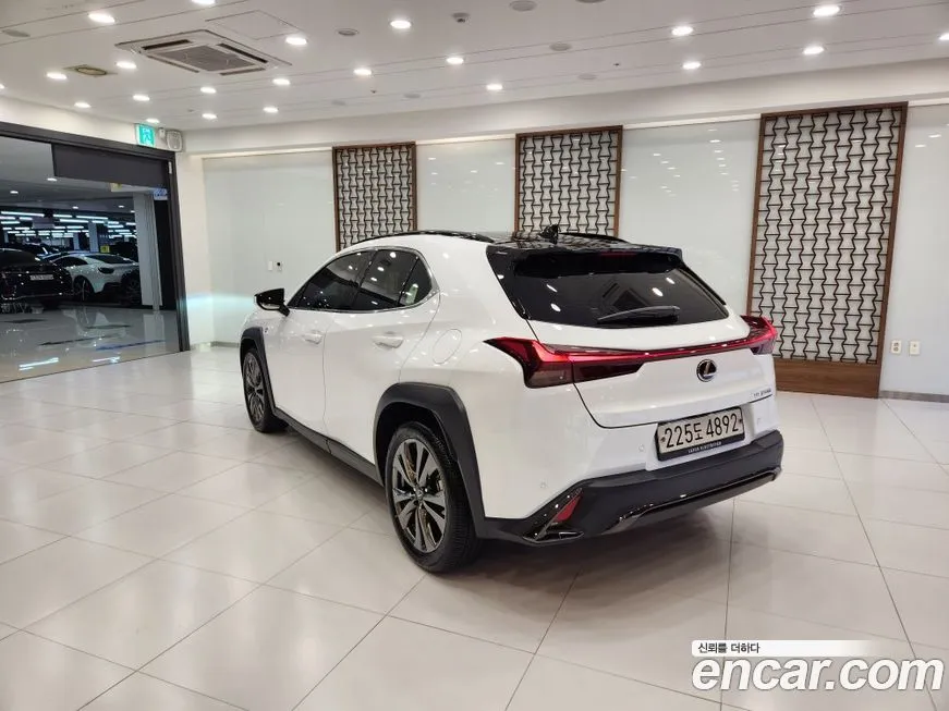 Lexus UX — фото 8