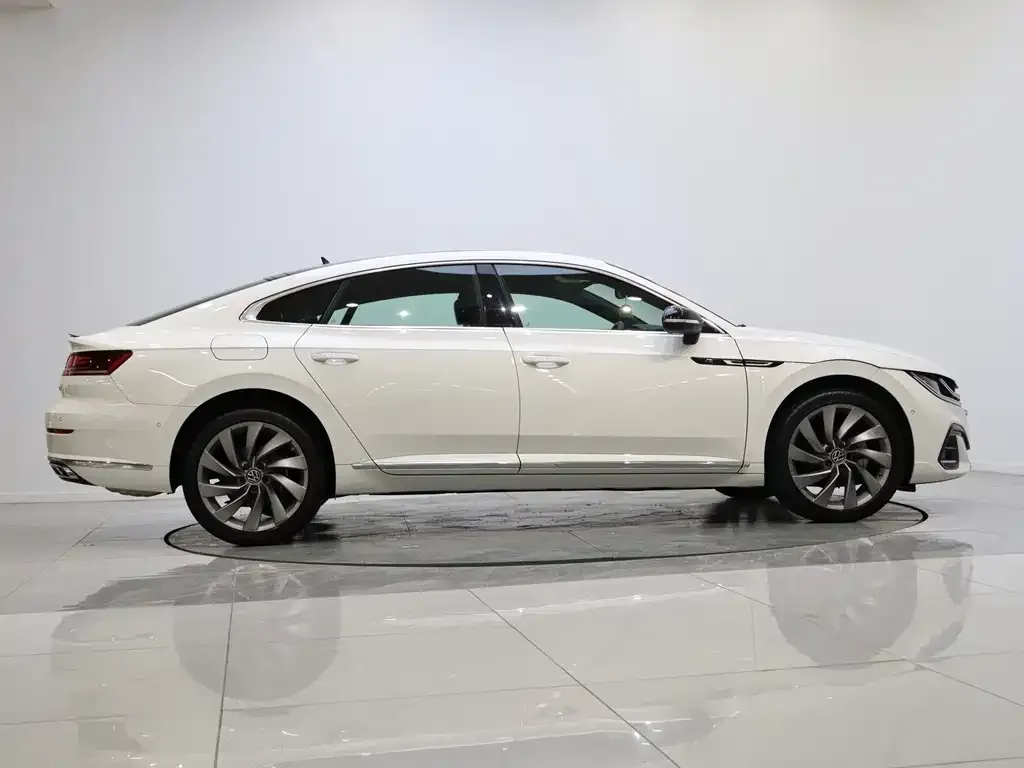 Volkswagen CC 2023 из CN, фото 2