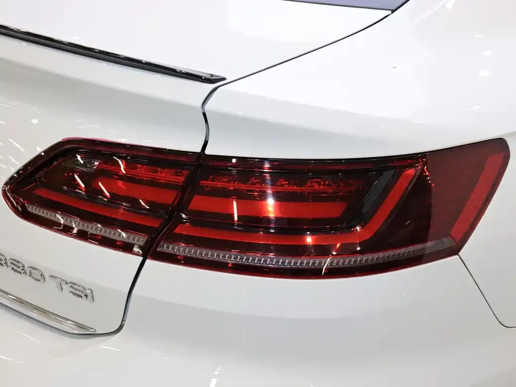Volkswagen CC 2023 из CN, фото 4