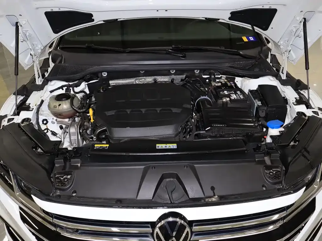 Volkswagen CC 2023 из CN, фото 10