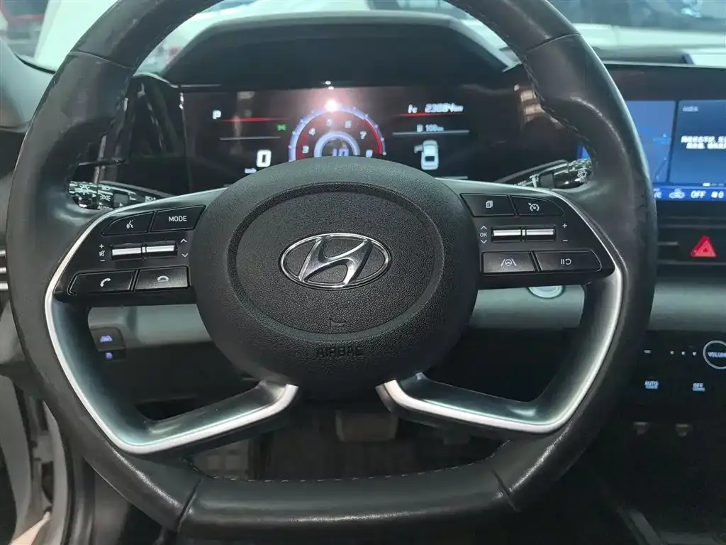 Hyundai Elantra — фото 10