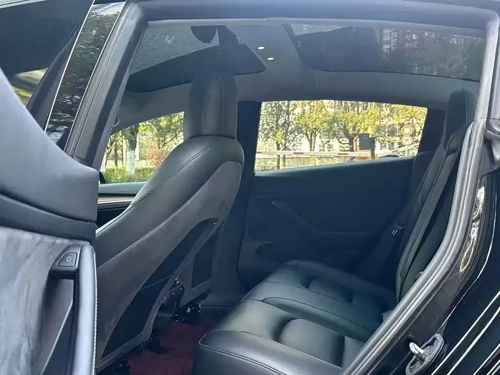 Tesla Model 3 — фото 3