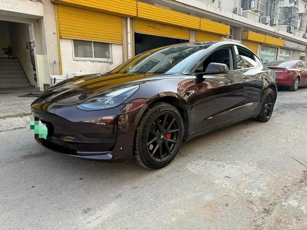 Tesla Model 3 — фото 1