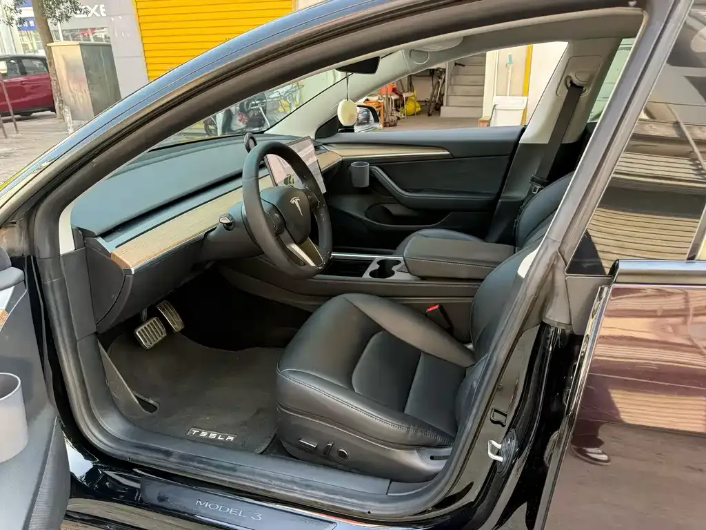Tesla Model 3 — фото 4