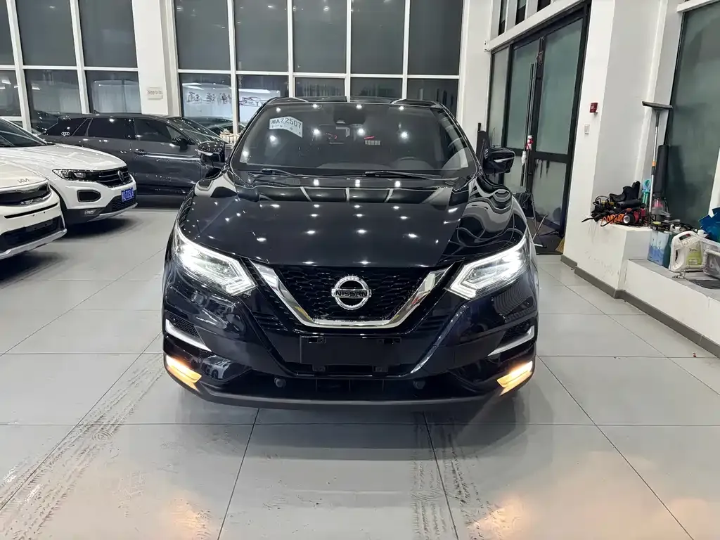 Nissan Qashqai — фото 1