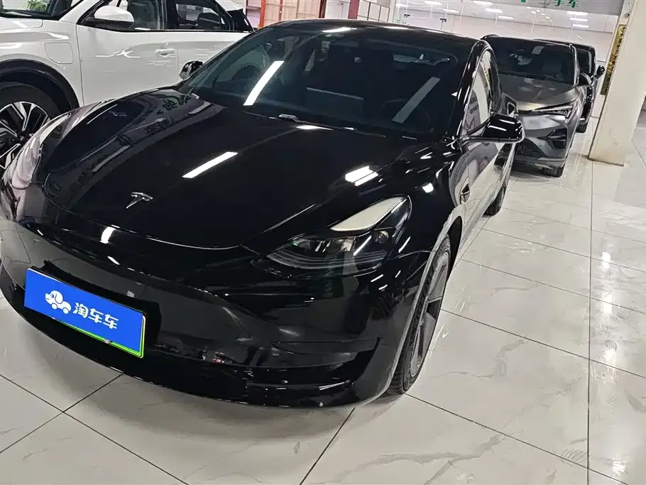 Tesla Model 3 — фото 1