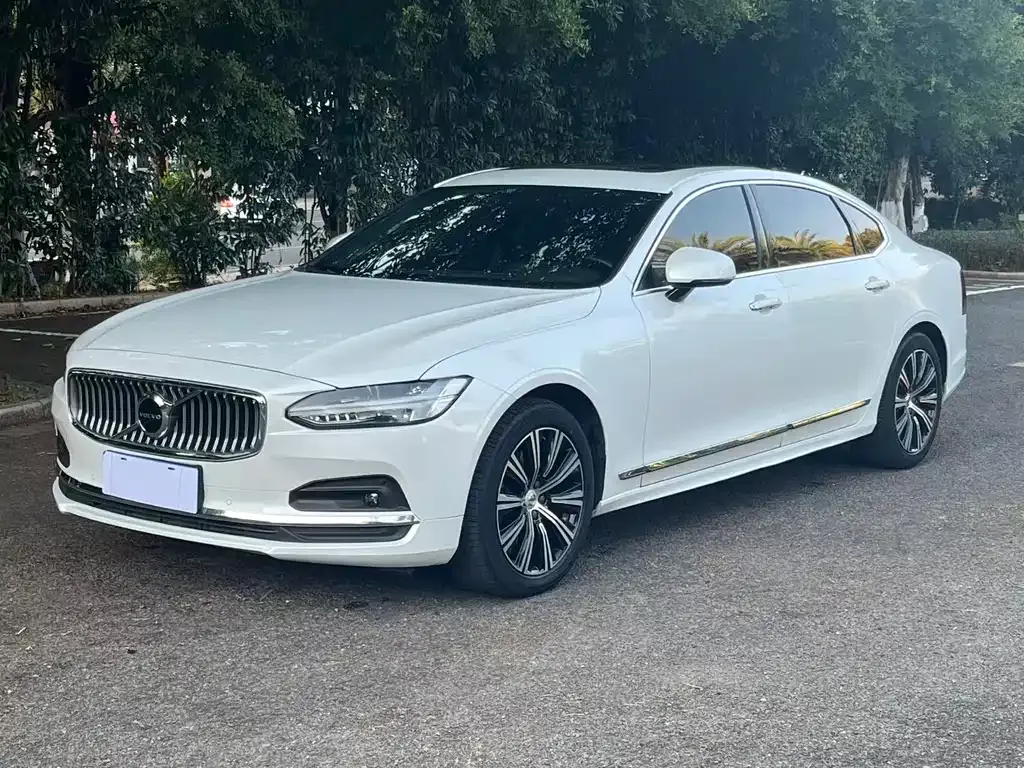 Volvo S90 — фото 1