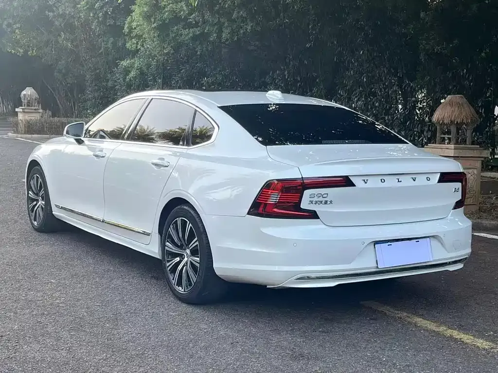 Volvo S90 — фото 4