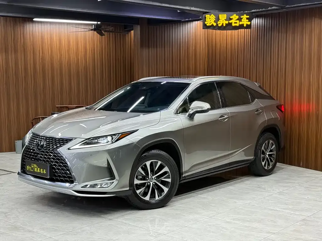 Lexus RX — фото 1