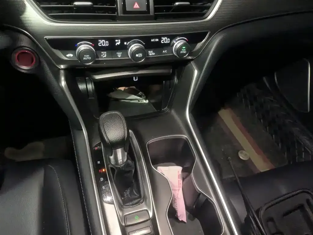 Honda Accord — фото 10