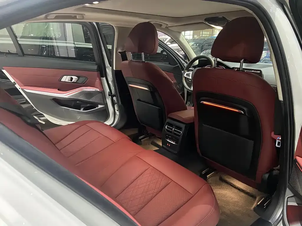 BMW 3 Series 2022 из CN, фото 2