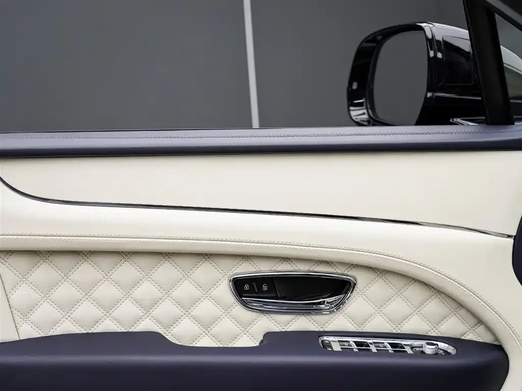 Bentley Bentayga — фото 10