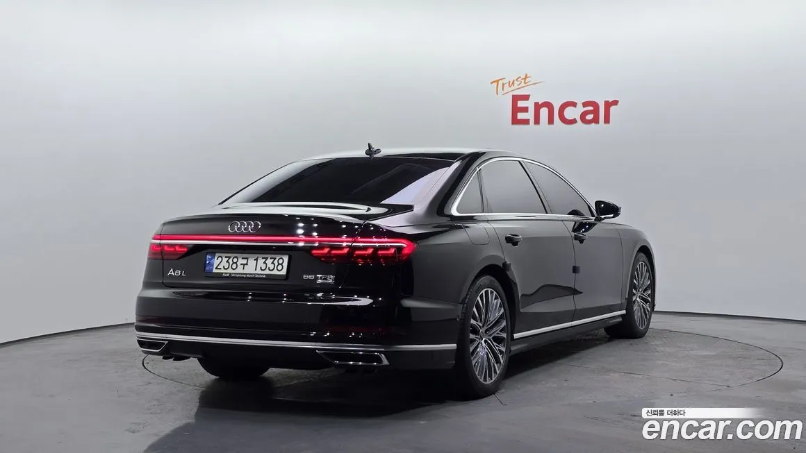 Audi A8 — фото 5