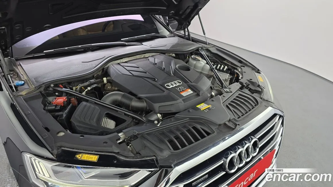 Audi A8 — фото 2