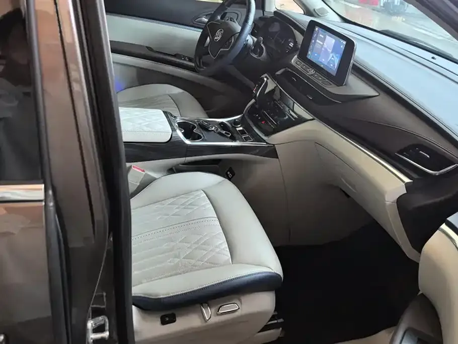Buick GL8 2023 из CN, фото 3