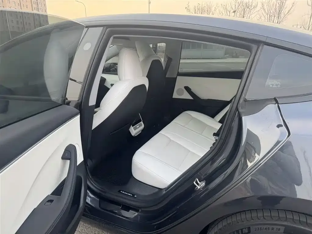 Tesla Model 3 — фото 4