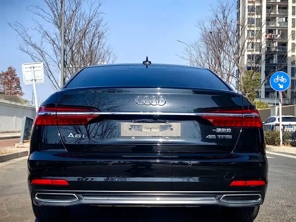 Audi A6L — фото 9