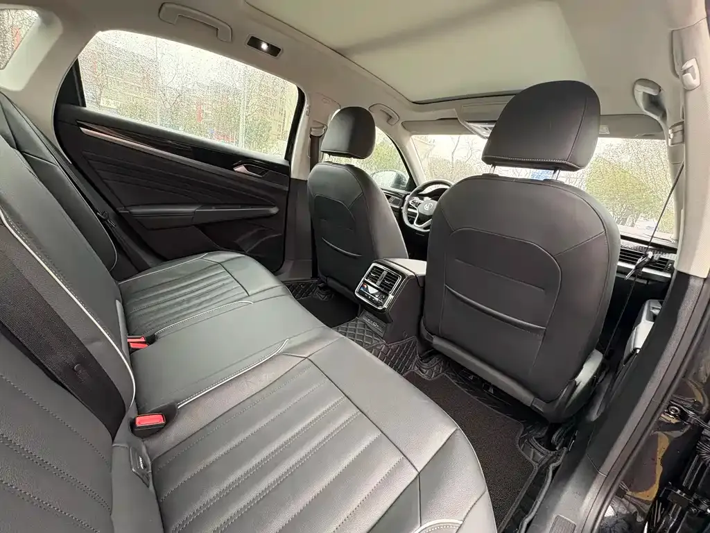Volkswagen Passat 2022 из CN, фото 7
