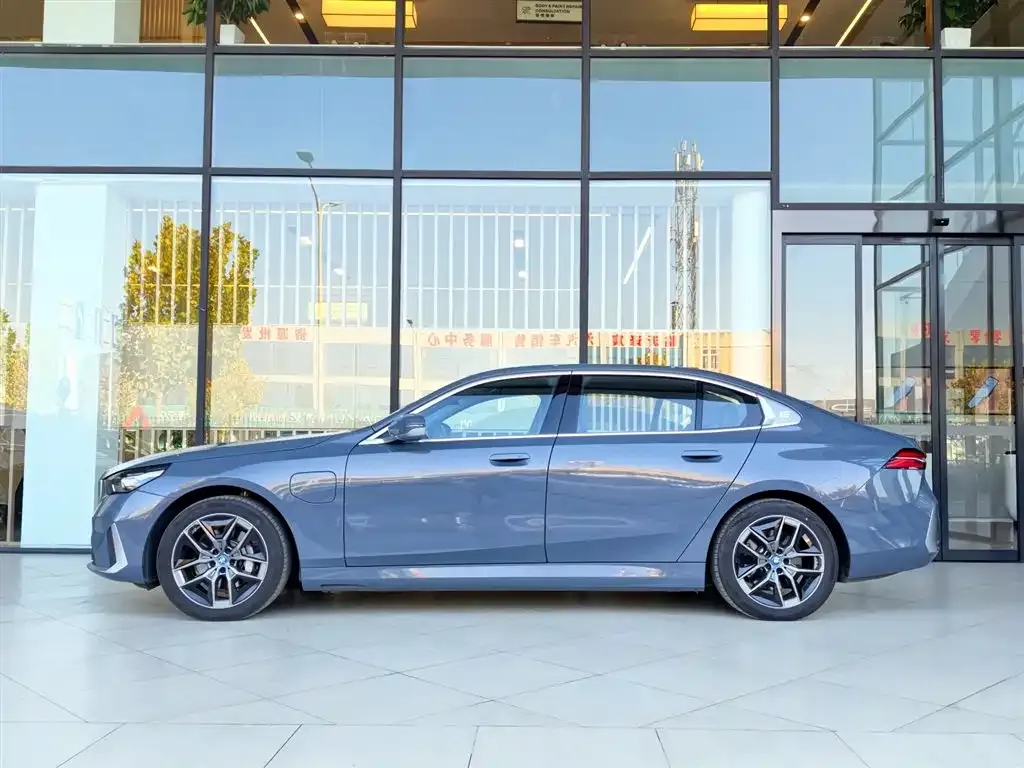 BMW i5 2025 из CN, фото 3