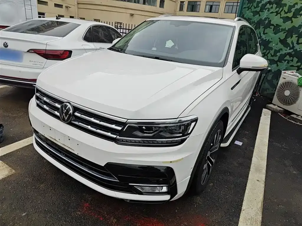 Volkswagen Tiguan L — фото 9