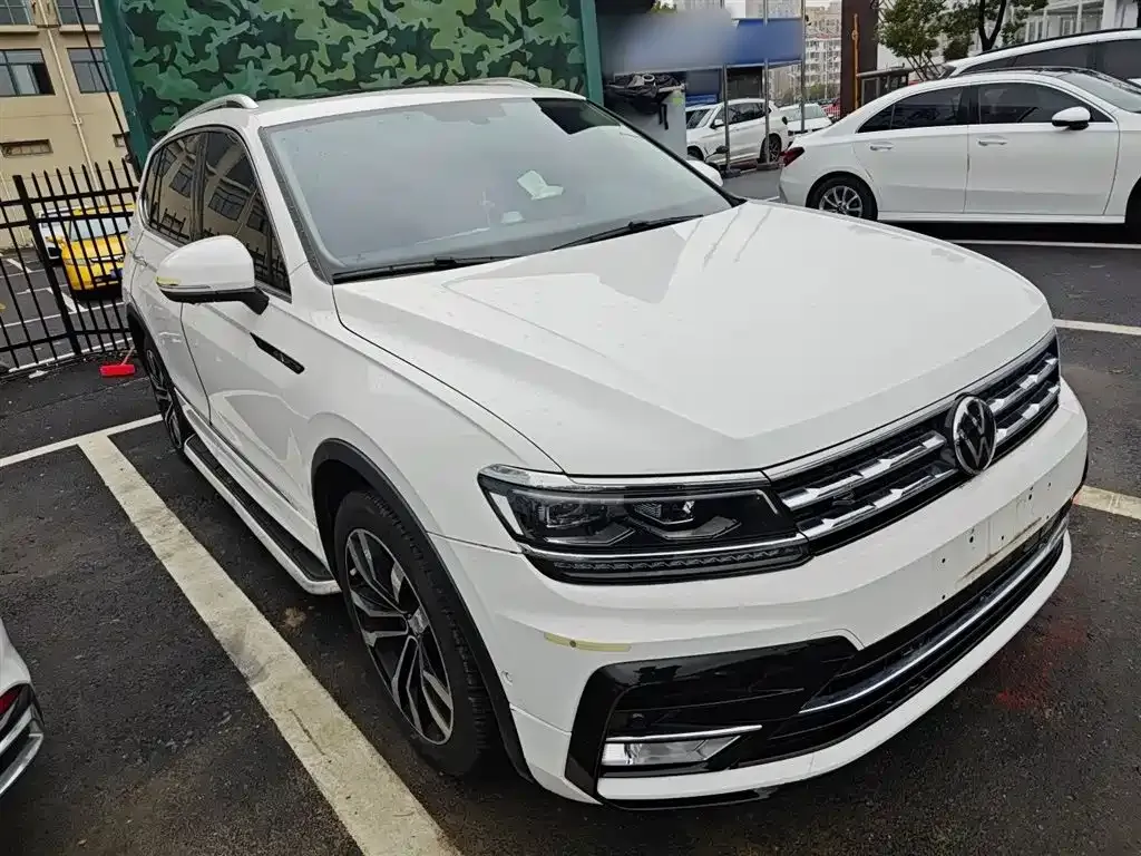 Volkswagen Tiguan L — фото 2