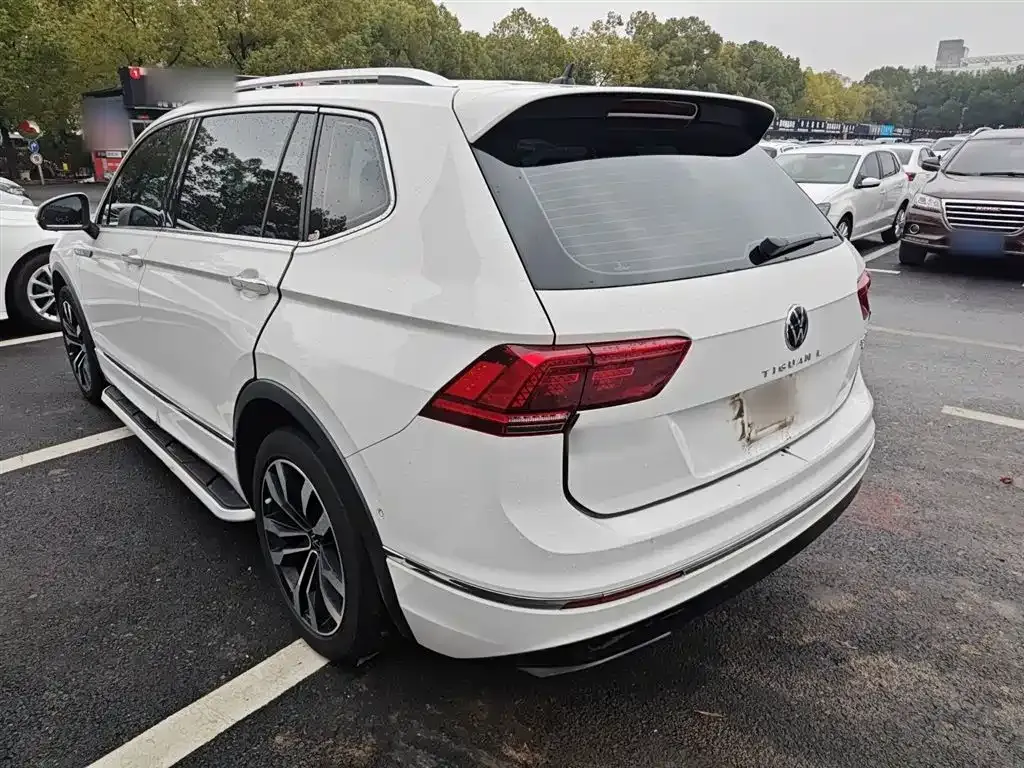 Volkswagen Tiguan L — фото 8