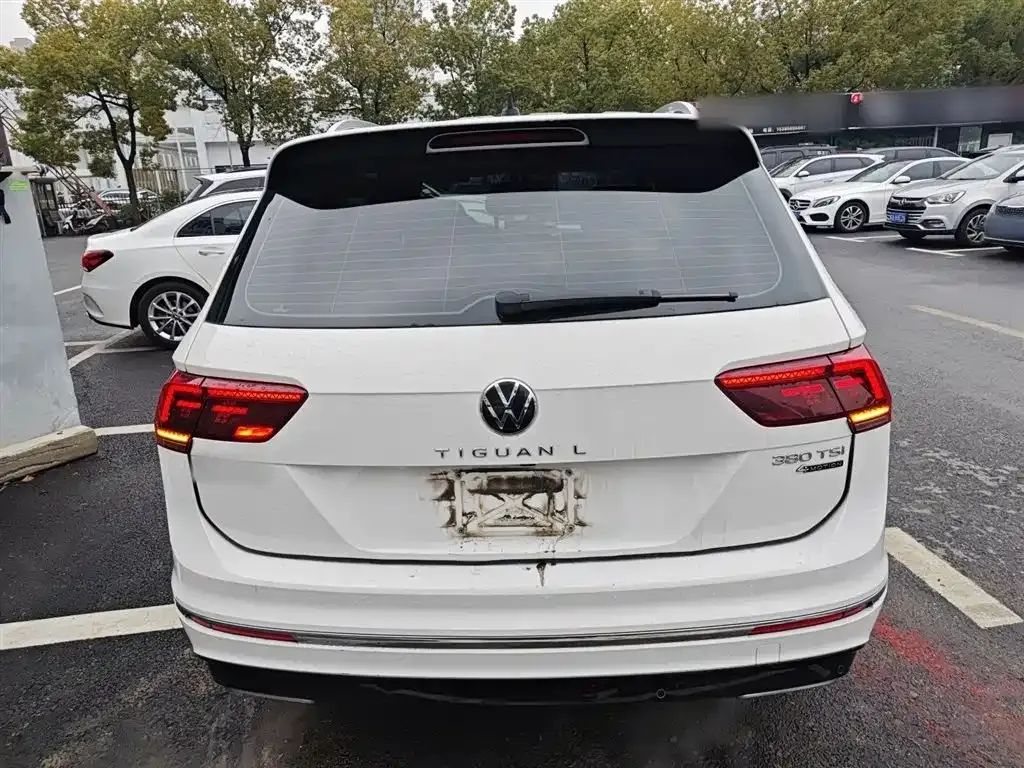 Volkswagen Tiguan L — фото 10