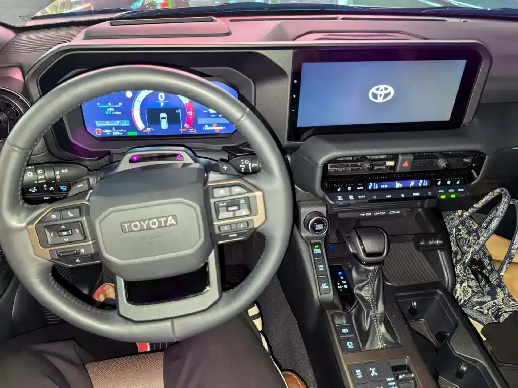 Toyota Prado 2024 из CN, фото 2