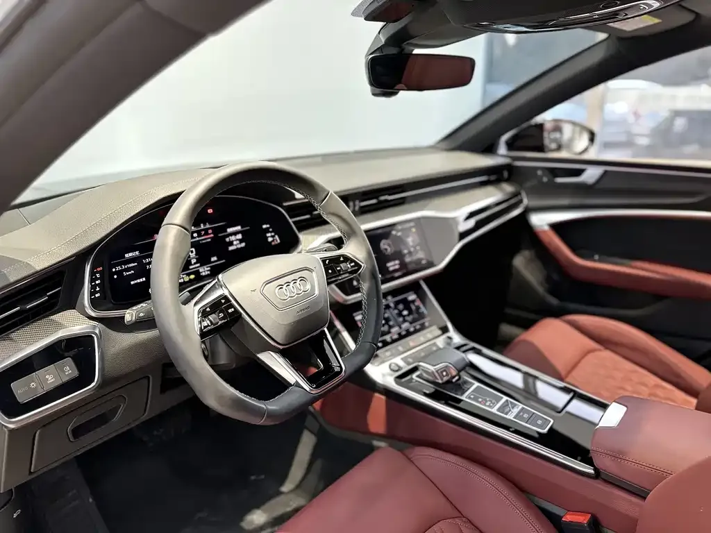Audi A7L — фото 8
