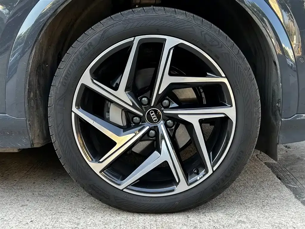 Audi Q6L e-tron — фото 10