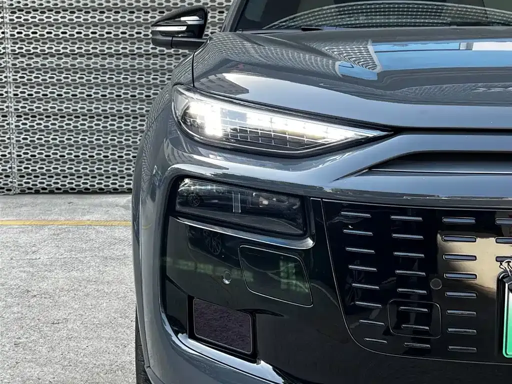 Audi Q6L e-tron — фото 2