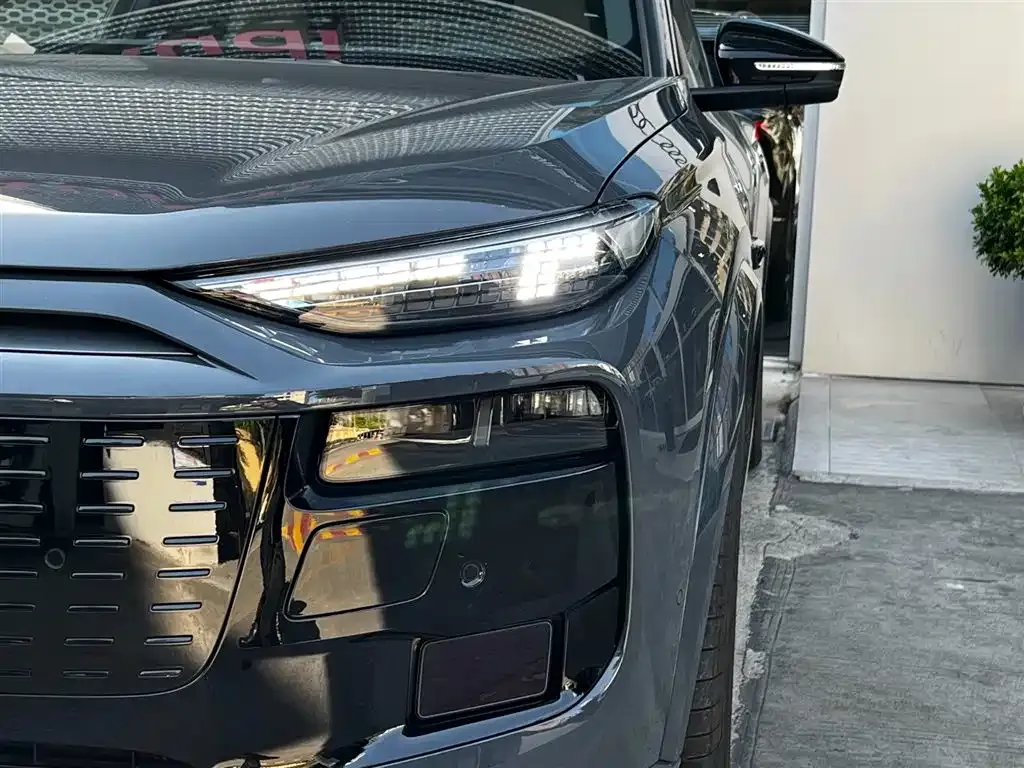 Audi Q6L e-tron — фото 6