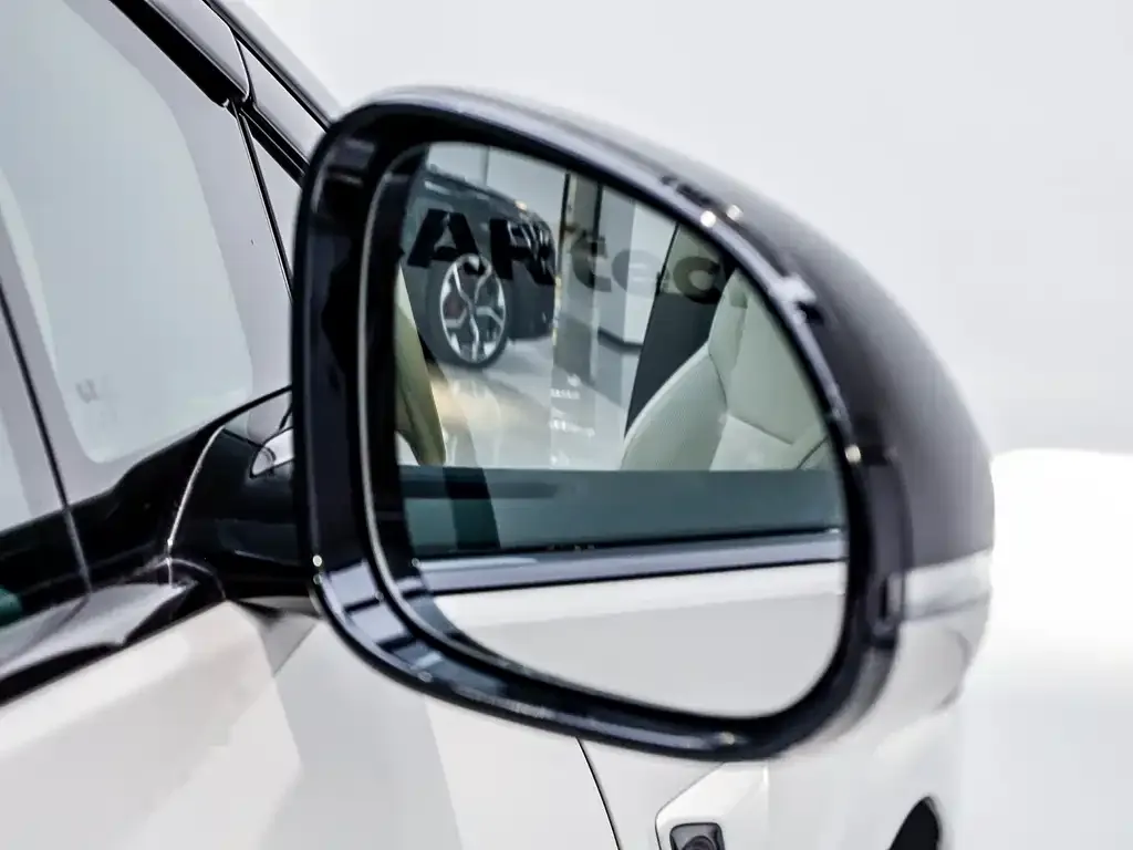 Li Auto i8 — фото 10