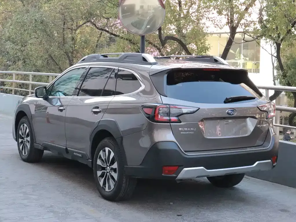 Subaru Outback — фото 2
