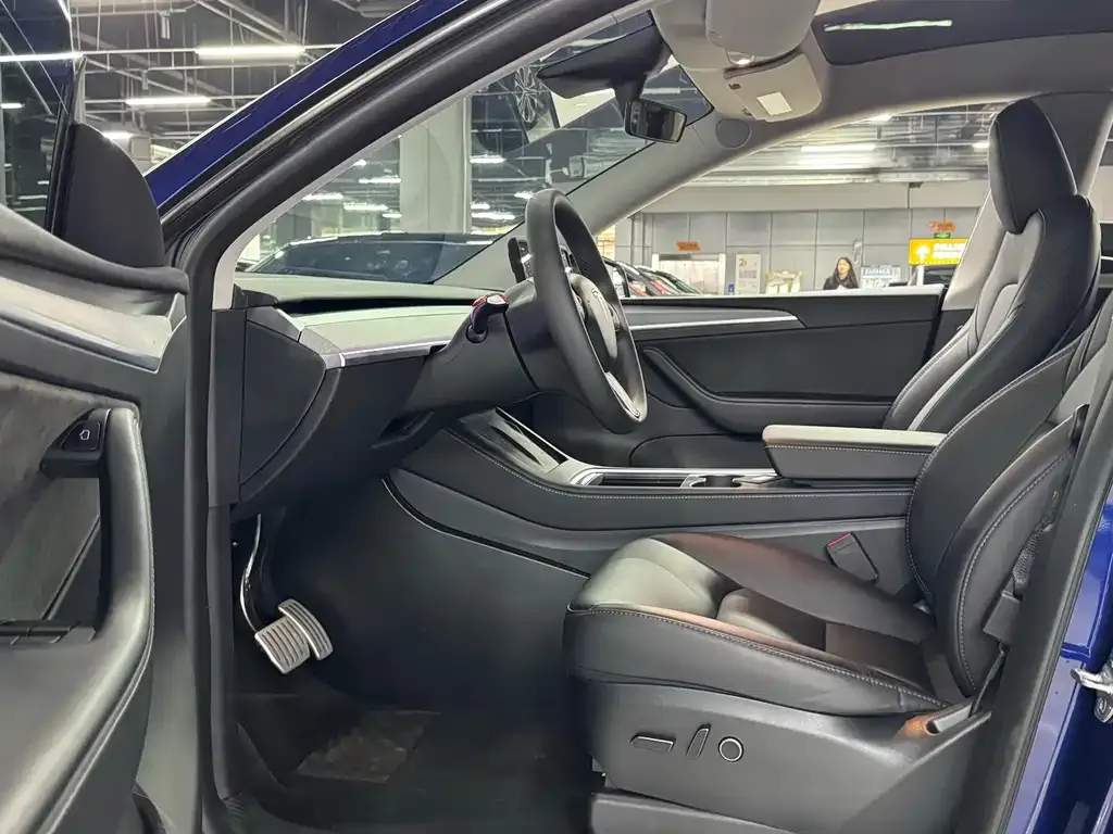 Tesla Model Y — фото 6