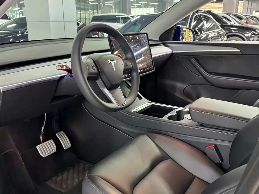 Tesla Model Y — фото 5