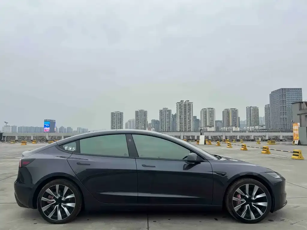 Tesla Model 3 — фото 3