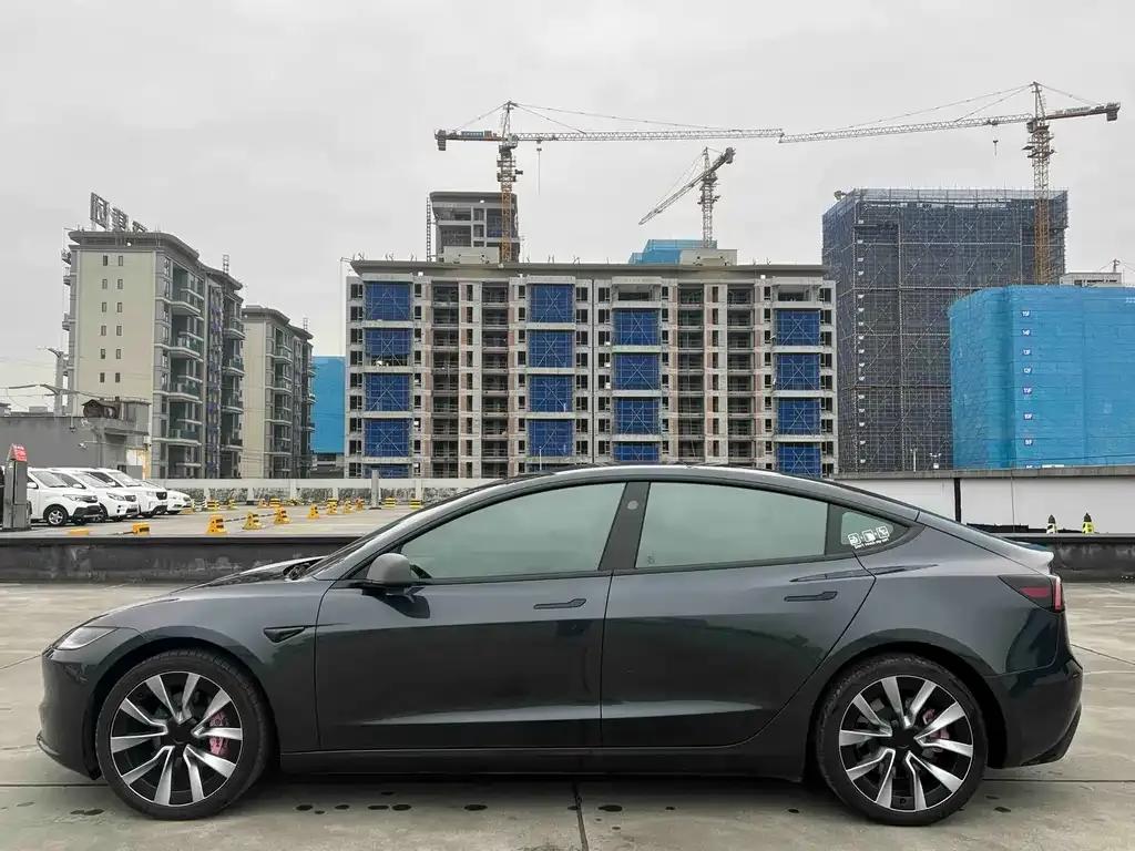 Tesla Model 3 — фото 10