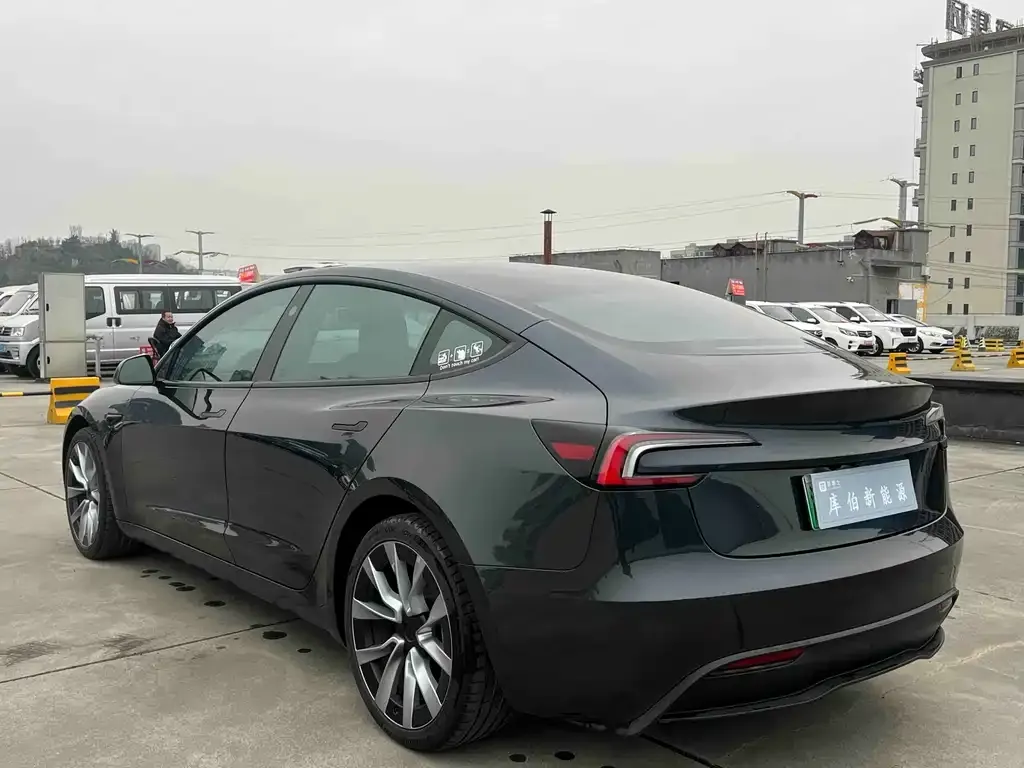 Tesla Model 3 — фото 8