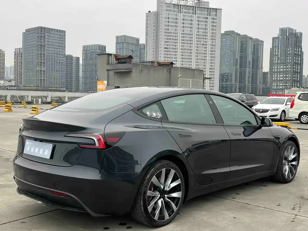 Tesla Model 3 — фото 5
