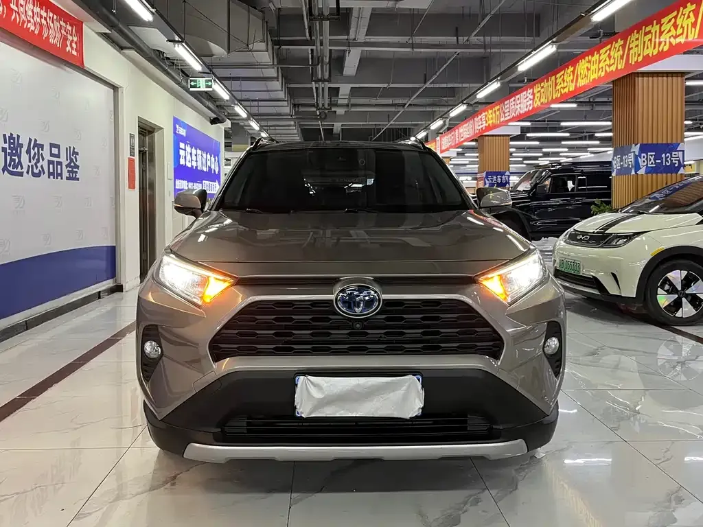 Toyota RAV4 2021 из CN, фото 1