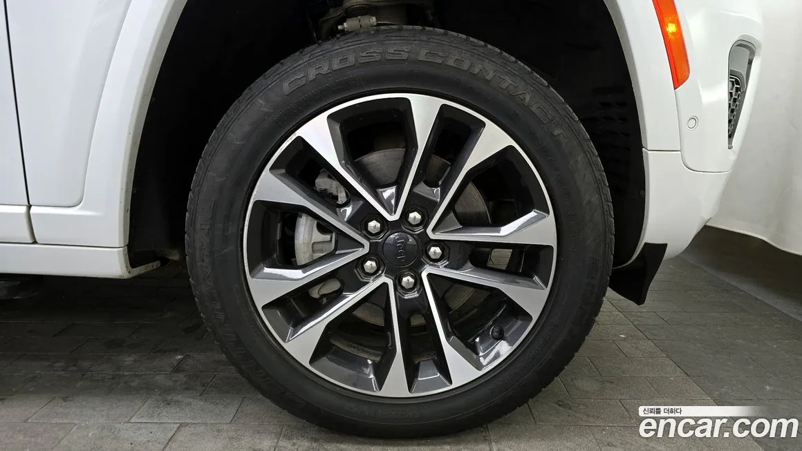 Jeep Cherokee — фото 10