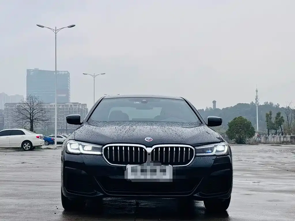 BMW 5 Series — фото 1